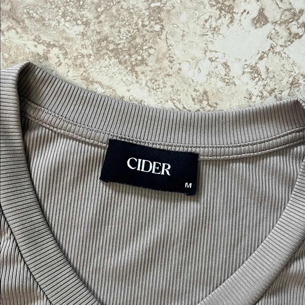 Cider Women's Taupe V-Neck Crop Top - Picture 2 of 3